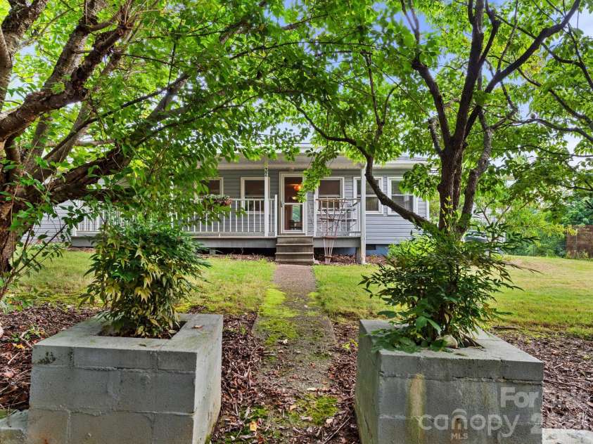 32 Fair Drive, Candler, NC 28715.  MLS# CAR4409961, YatesRealty ID 45509. 