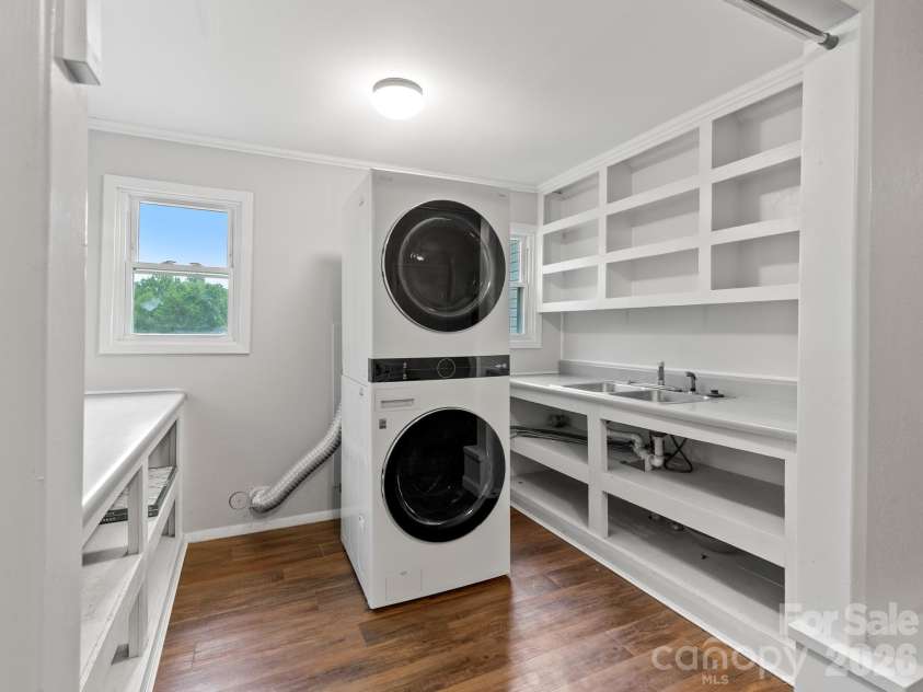 32 Fair Drive, Candler, NC 28715.  MLS# CAR4409961, YatesRealty ID 45509. Built in shelves in studio room