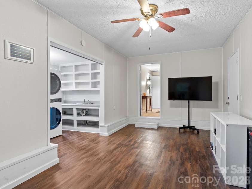 32 Fair Drive, Candler, NC 28715.  MLS# CAR4409961, YatesRealty ID 45509. Studio Space