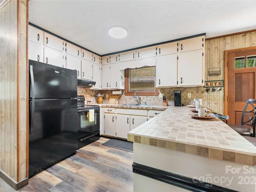 275 Knob Hill Estates Road, Sylva, NC 28779.  MLS# CAR4310575, YatesRealty ID 4551. 