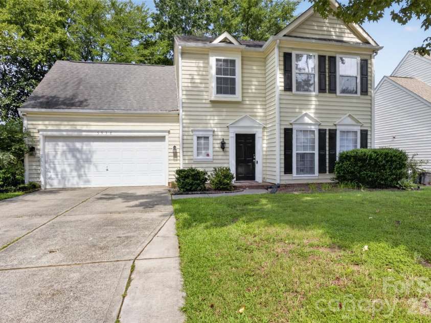 5936 Downfield Wood Drive, Charlotte, NC 28269.  MLS# CAR4413592, YatesRealty ID 45510. 
