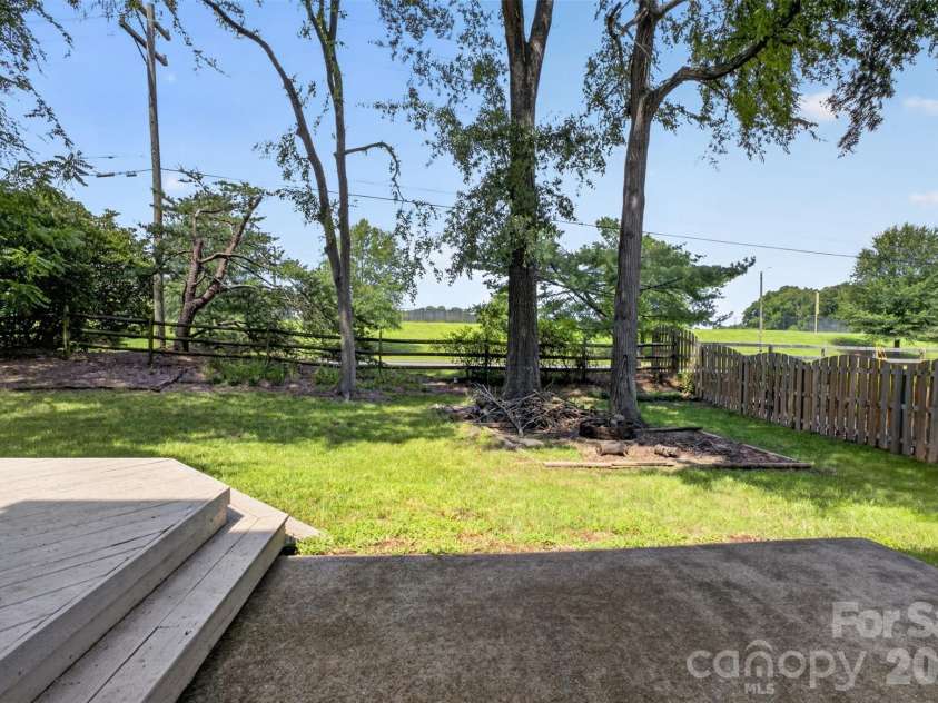 5936 Downfield Wood Drive, Charlotte, NC 28269.  MLS# CAR4413592, YatesRealty ID 45510. 