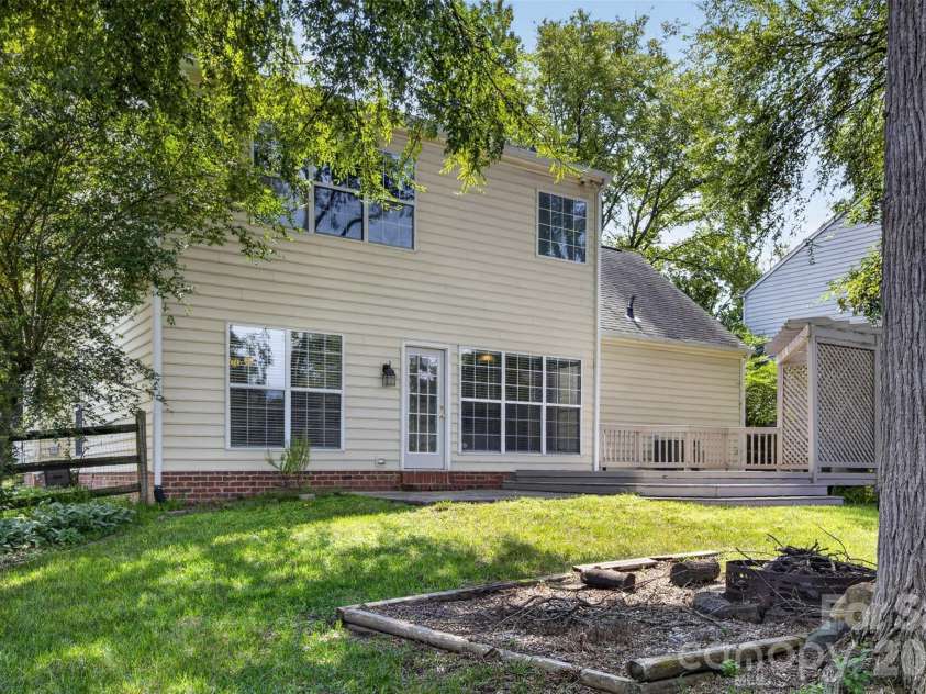5936 Downfield Wood Drive, Charlotte, NC 28269.  MLS# CAR4413592, YatesRealty ID 45510. 