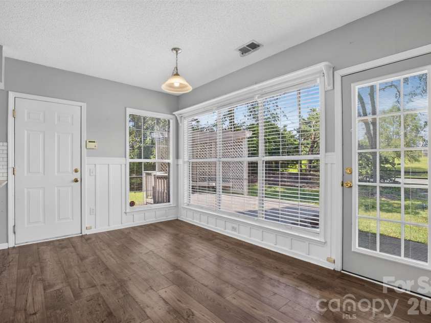 5936 Downfield Wood Drive, Charlotte, NC 28269.  MLS# CAR4413592, YatesRealty ID 45510. Breakfast Area