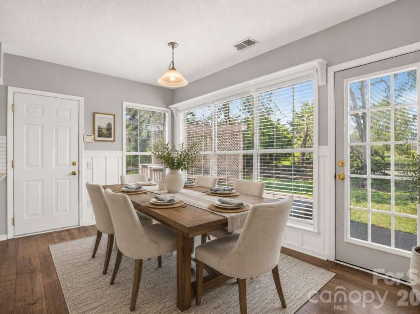 5936 Downfield Wood Drive, Charlotte, NC 28269.  MLS# CAR4413592, YatesRealty ID 45510. Bright & Spacious Breakfast Area – Virtually Staged