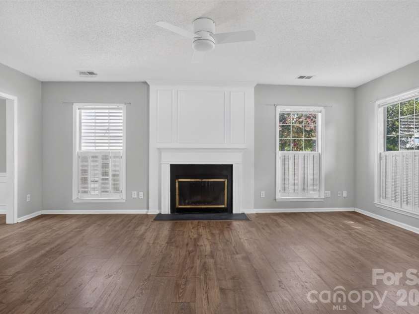 5936 Downfield Wood Drive, Charlotte, NC 28269.  MLS# CAR4413592, YatesRealty ID 45510. Great Room