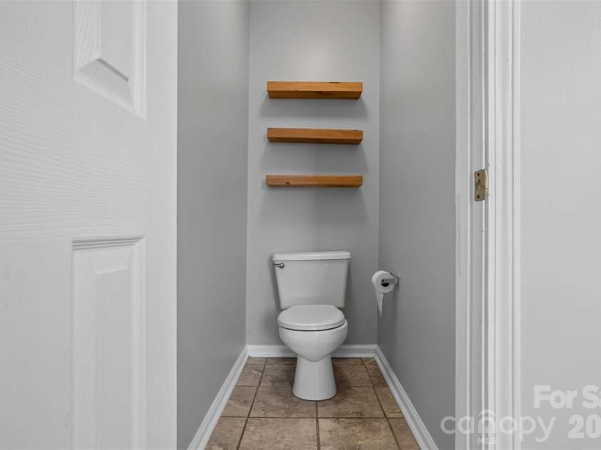 5936 Downfield Wood Drive, Charlotte, NC 28269.  MLS# CAR4413592, YatesRealty ID 45510. Primary Bath (Water Closet)