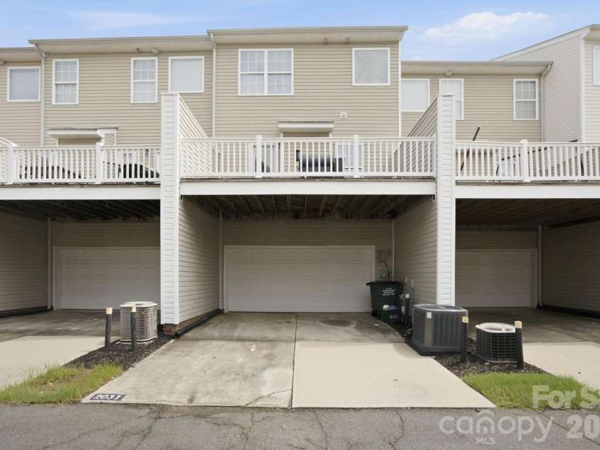 2031 Cambridge Beltway Drive, Charlotte, NC 28273.  MLS# CAR4413731, YatesRealty ID 45512. 2 Car Driveway