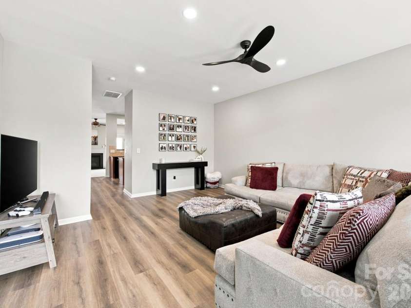 2031 Cambridge Beltway Drive, Charlotte, NC 28273.  MLS# CAR4413731, YatesRealty ID 45512. 