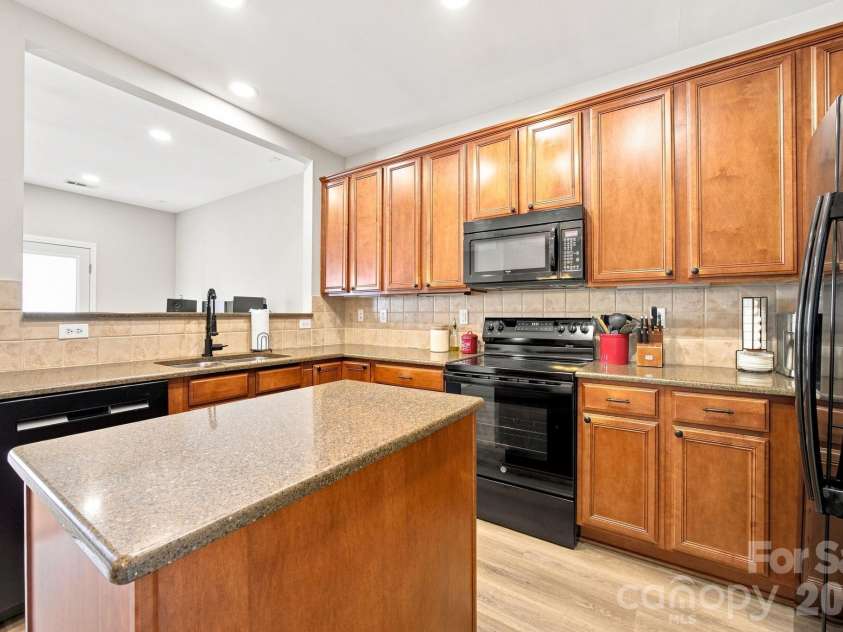 2031 Cambridge Beltway Drive, Charlotte, NC 28273.  MLS# CAR4413731, YatesRealty ID 45512. 