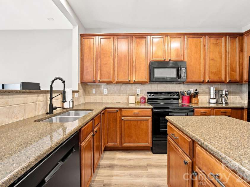 2031 Cambridge Beltway Drive, Charlotte, NC 28273.  MLS# CAR4413731, YatesRealty ID 45512. 