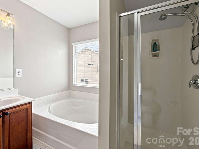 2031 Cambridge Beltway Drive, Charlotte, NC 28273.  MLS# CAR4413731, YatesRealty ID 45512. 