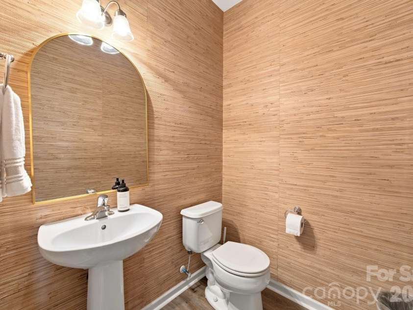 2031 Cambridge Beltway Drive, Charlotte, NC 28273.  MLS# CAR4413731, YatesRealty ID 45512. Downstairs Half Bath