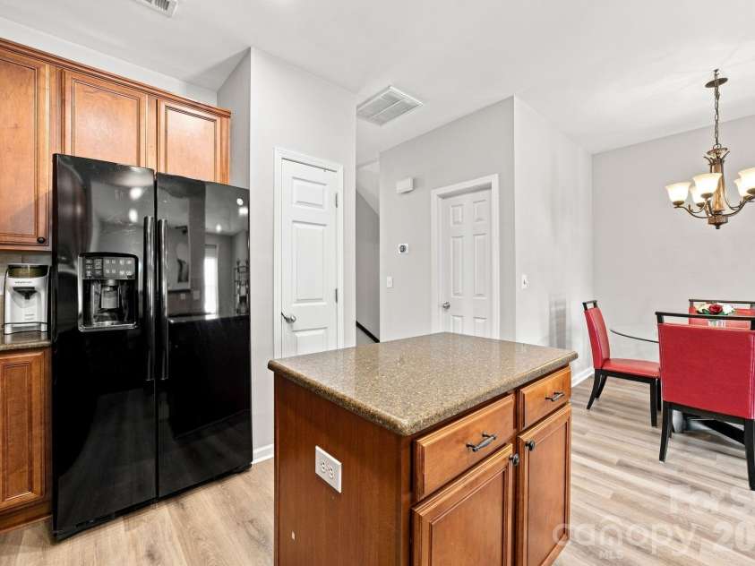 2031 Cambridge Beltway Drive, Charlotte, NC 28273.  MLS# CAR4413731, YatesRealty ID 45512. Fridge conveys