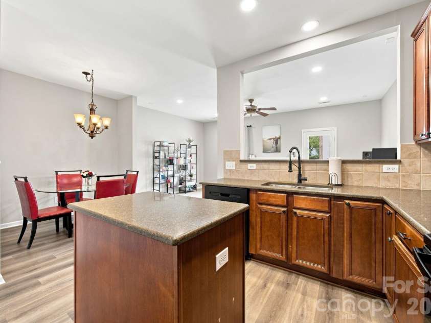 2031 Cambridge Beltway Drive, Charlotte, NC 28273.  MLS# CAR4413731, YatesRealty ID 45512. Kitchen