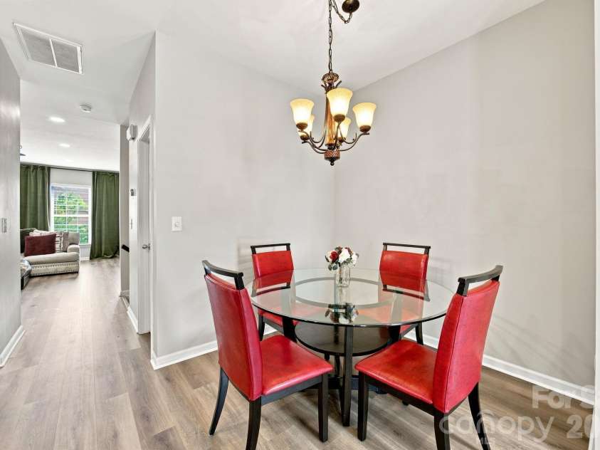 2031 Cambridge Beltway Drive, Charlotte, NC 28273.  MLS# CAR4413731, YatesRealty ID 45512. Kitchen Eating Area