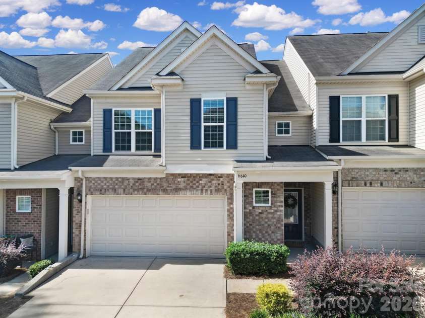 6640 Portland Rose Lane, Charlotte, NC 28210.  MLS# CAR4413293, YatesRealty ID 45513. 