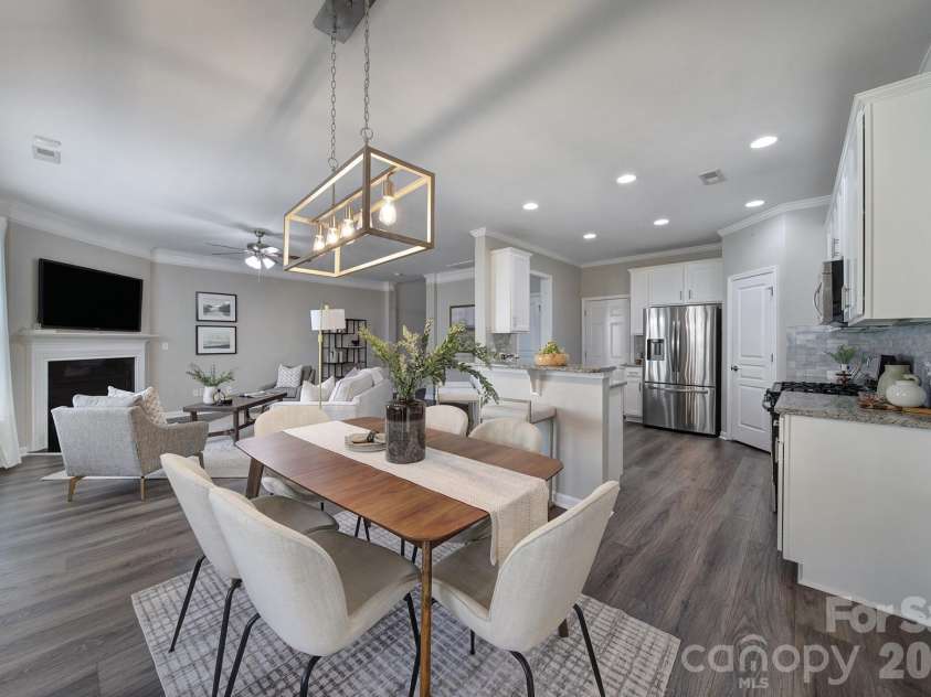 6640 Portland Rose Lane, Charlotte, NC 28210.  MLS# CAR4413293, YatesRealty ID 45513. 