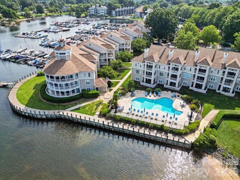 18613 Vineyard Point Lane, Cornelius, NC 28031.  MLS# CAR4409285, YatesRealty ID 45514. Come and Live at the Lake!