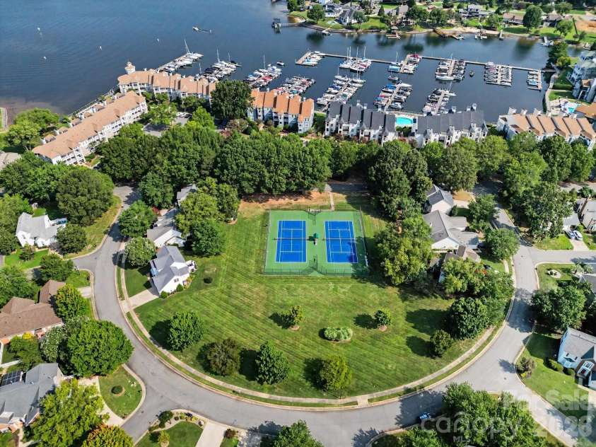 18613 Vineyard Point Lane, Cornelius, NC 28031.  MLS# CAR4409285, YatesRealty ID 45514. Community View