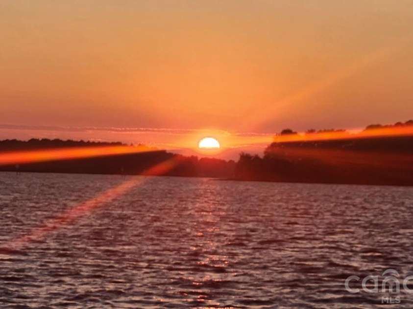 18613 Vineyard Point Lane, Cornelius, NC 28031.  MLS# CAR4409285, YatesRealty ID 45514. Gorgeous Open Water Sunset Views