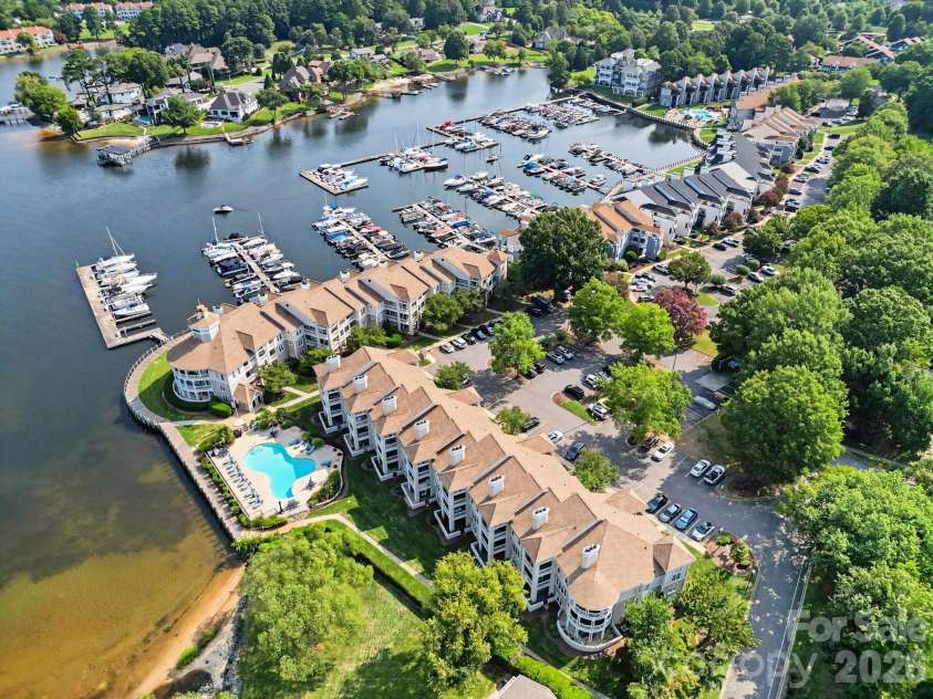 18613 Vineyard Point Lane, Cornelius, NC 28031.  MLS# CAR4409285, YatesRealty ID 45514. Gorgeous Water Views