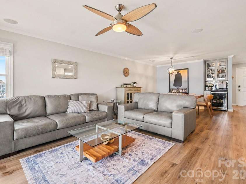 18613 Vineyard Point Lane, Cornelius, NC 28031.  MLS# CAR4409285, YatesRealty ID 45514. Large Space - perfect for entertaining