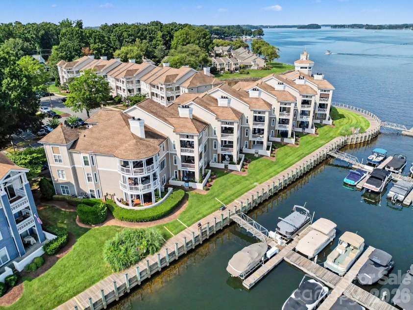18613 Vineyard Point Lane, Cornelius, NC 28031.  MLS# CAR4409285, YatesRealty ID 45514. Vineyard Point Marina