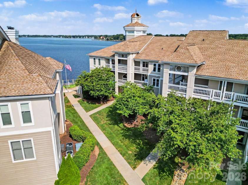 18613 Vineyard Point Lane, Cornelius, NC 28031.  MLS# CAR4409285, YatesRealty ID 45514. Welcome to Vineyard Point