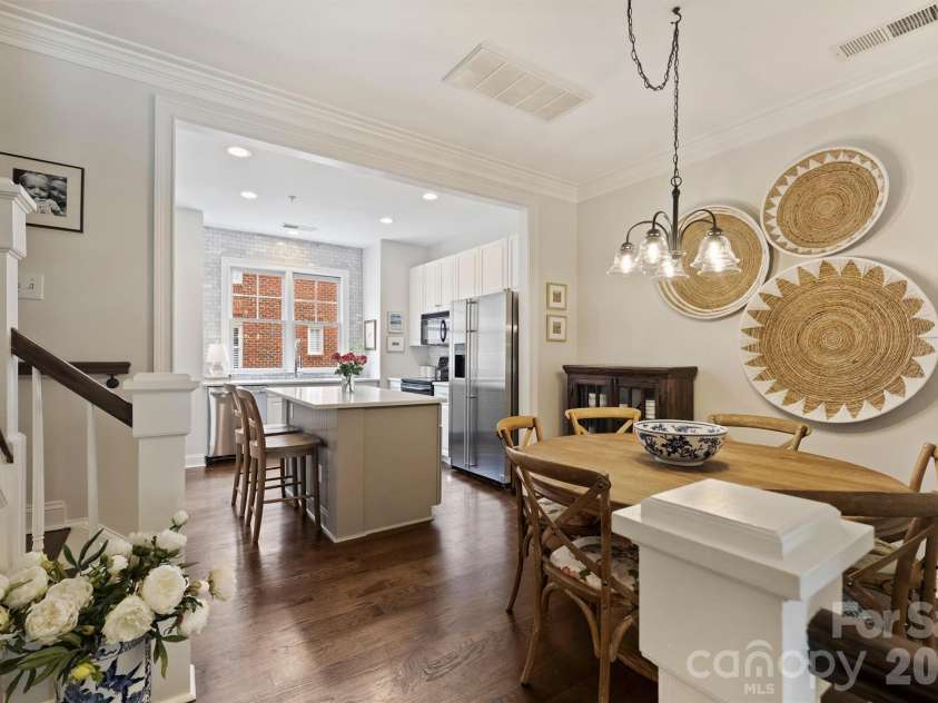 4913 Hill View Drive, Charlotte, NC 28210.  MLS# CAR4410538, YatesRealty ID 45516. Dining Area