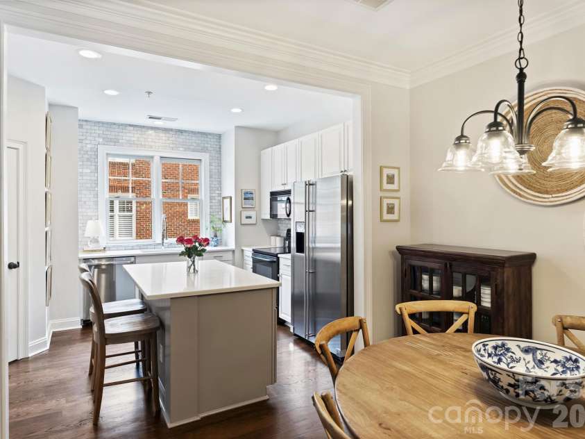 4913 Hill View Drive, Charlotte, NC 28210.  MLS# CAR4410538, YatesRealty ID 45516. Dining into Kitchen
