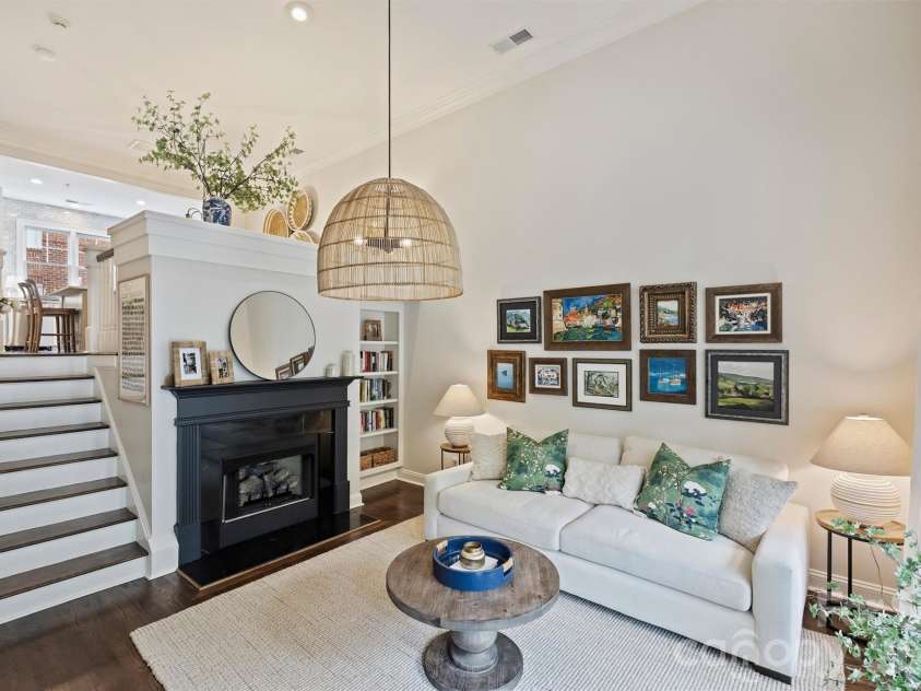 4913 Hill View Drive, Charlotte, NC 28210.  MLS# CAR4410538, YatesRealty ID 45516. Living Area