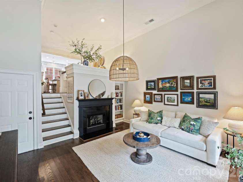 4913 Hill View Drive, Charlotte, NC 28210.  MLS# CAR4410538, YatesRealty ID 45516. Living Area with soaring ceiling and natural light