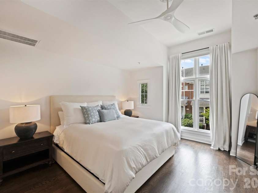 4913 Hill View Drive, Charlotte, NC 28210.  MLS# CAR4410538, YatesRealty ID 45516. Primary Bedroom