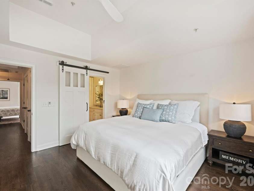 4913 Hill View Drive, Charlotte, NC 28210.  MLS# CAR4410538, YatesRealty ID 45516. Primary Bedroom