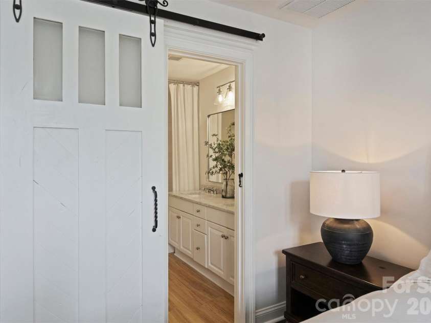 4913 Hill View Drive, Charlotte, NC 28210.  MLS# CAR4410538, YatesRealty ID 45516. Primary Bedroom into Primary Bathroom