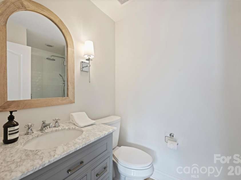 4913 Hill View Drive, Charlotte, NC 28210.  MLS# CAR4410538, YatesRealty ID 45516. Secondary Bathroom