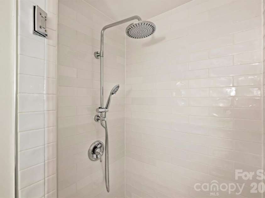 4913 Hill View Drive, Charlotte, NC 28210.  MLS# CAR4410538, YatesRealty ID 45516. Secondary Bathroom