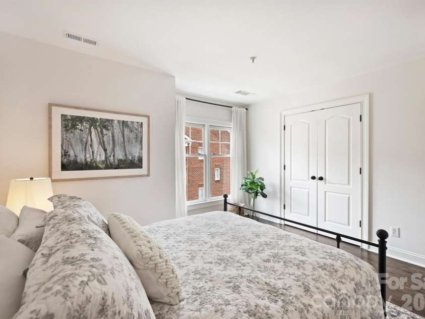 4913 Hill View Drive, Charlotte, NC 28210.  MLS# CAR4410538, YatesRealty ID 45516. Secondary Bedroom