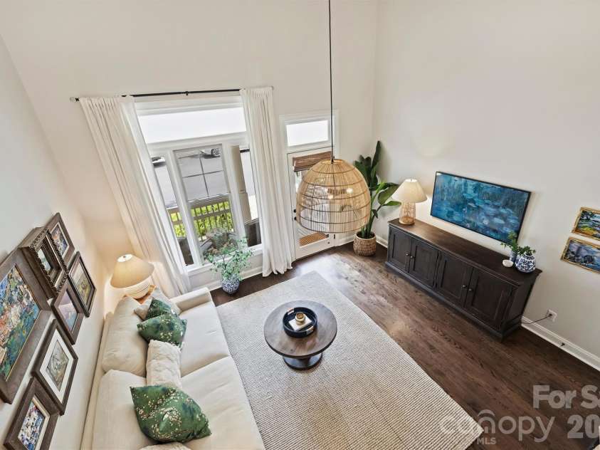 4913 Hill View Drive, Charlotte, NC 28210.  MLS# CAR4410538, YatesRealty ID 45516. View into Living Area