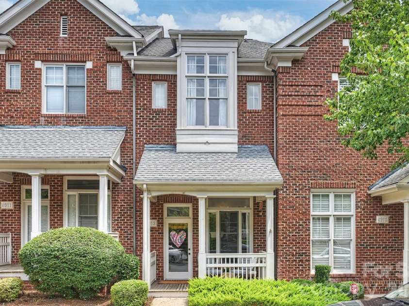 4913 Hill View Drive, Charlotte, NC 28210.  MLS# CAR4410538, YatesRealty ID 45516. Welcome Home!