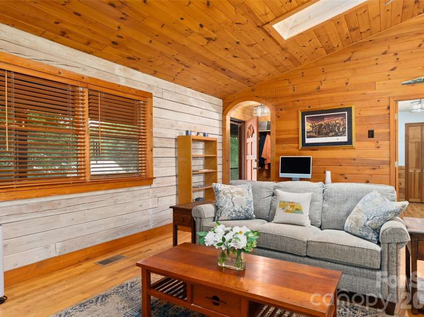 729 Joe Carver Road, Waynesville, NC 28785.  MLS# CAR4401487, YatesRealty ID 45518. 