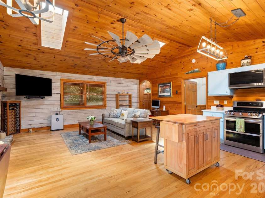 729 Joe Carver Road, Waynesville, NC 28785.  MLS# CAR4401487, YatesRealty ID 45518. 