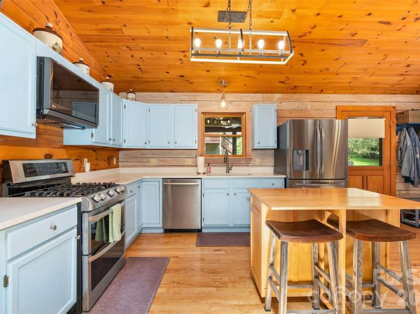 729 Joe Carver Road, Waynesville, NC 28785.  MLS# CAR4401487, YatesRealty ID 45518. 
