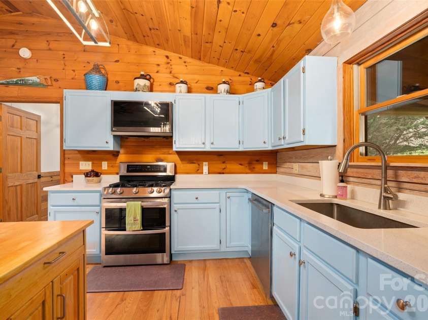 729 Joe Carver Road, Waynesville, NC 28785.  MLS# CAR4401487, YatesRealty ID 45518. 