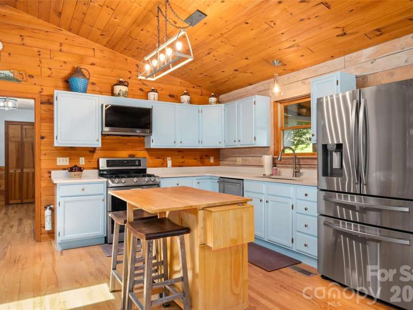 729 Joe Carver Road, Waynesville, NC 28785.  MLS# CAR4401487, YatesRealty ID 45518. 