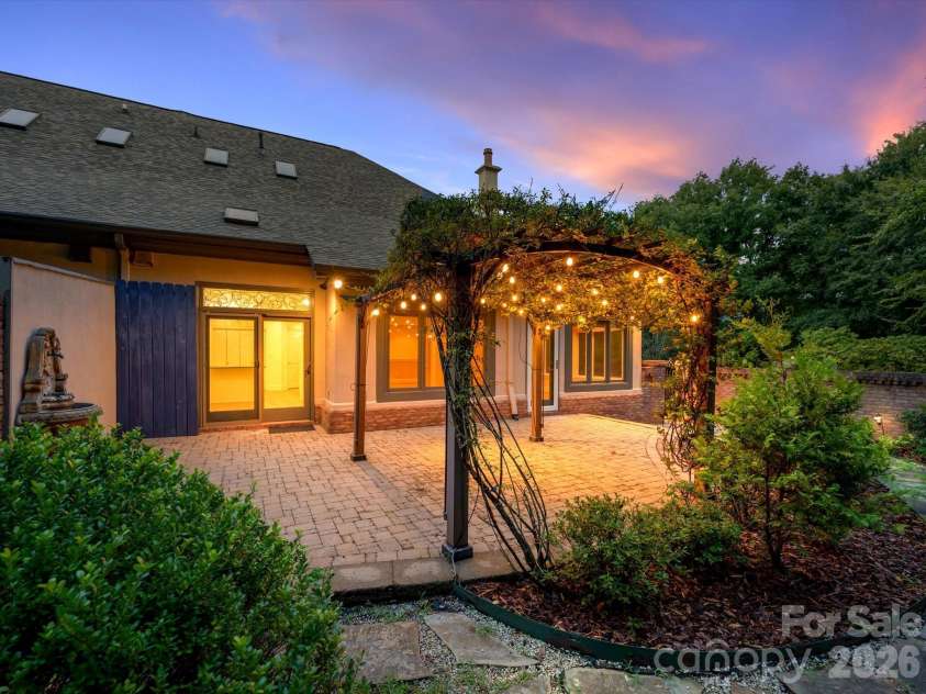 5719 Ballinard Lane, Charlotte, NC 28277.  MLS# CAR4400247, YatesRealty ID 45519. 