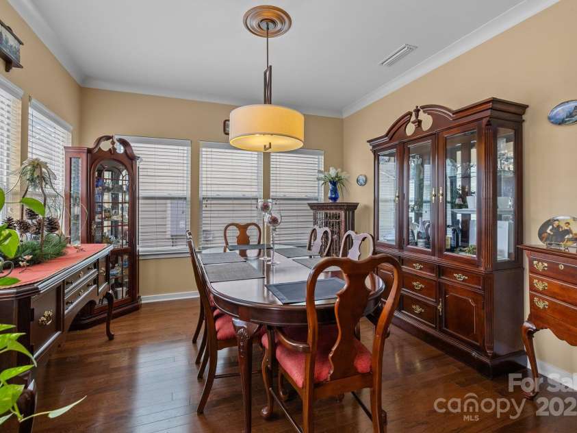 12545 Druids Glen Drive, Pineville, NC 28134.  MLS# CAR4234518, YatesRealty ID 4552. Dining room