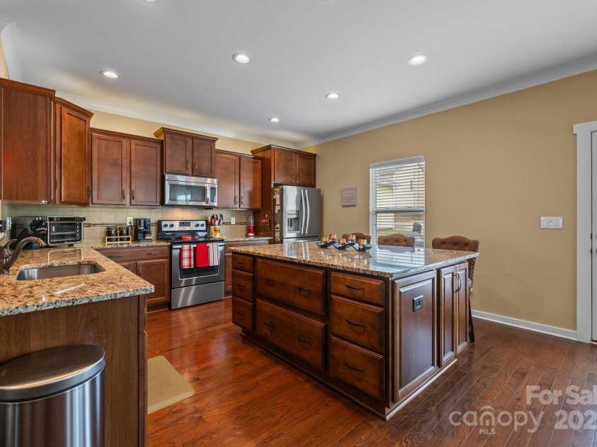 12545 Druids Glen Drive, Pineville, NC 28134.  MLS# CAR4234518, YatesRealty ID 4552. Kitchen is open to living room and dining room