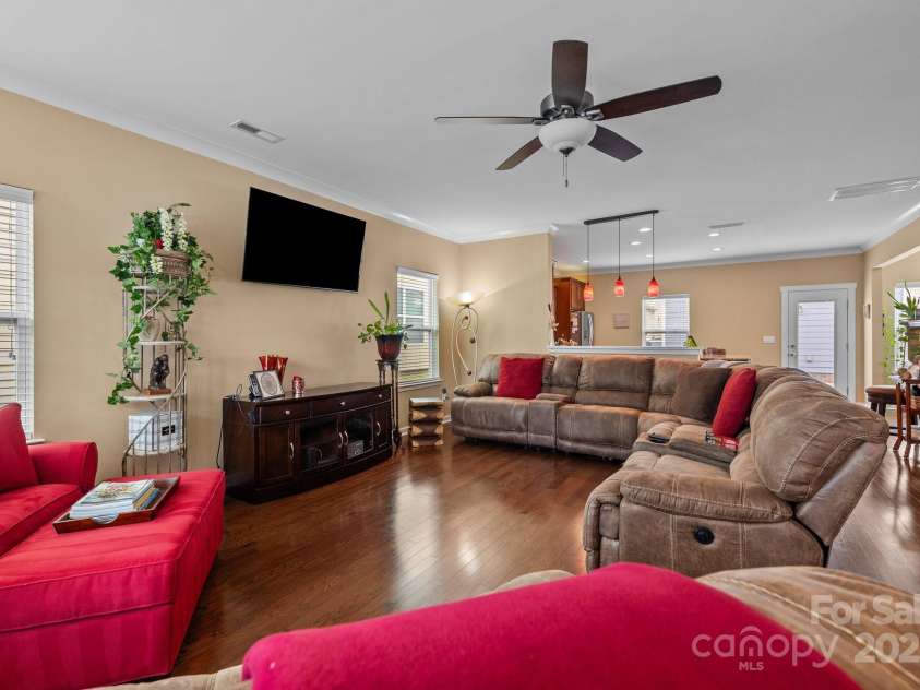 12545 Druids Glen Drive, Pineville, NC 28134.  MLS# CAR4234518, YatesRealty ID 4552. Spacious living room